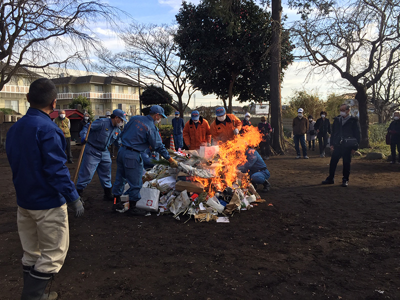 瀬谷第二地区連合自治会の「使用済の正月飾り」のお焚き上げのイメージ画像です
