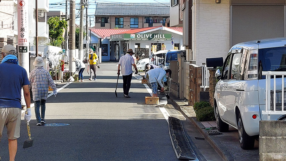 瀬谷第二地区連合自治会の橋戸原自治会で開催された、町内一斉清掃のイメージ画像です。