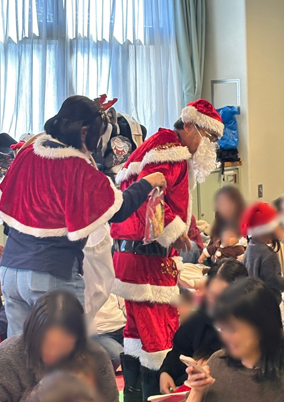 瀬谷第二地区で開催された、子育て交流会「クリスマス会」のイメージ画像です。