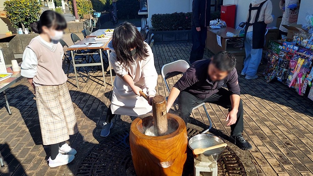 瀬谷第二地区で開催された、餅つき大会のイメージ画像です。