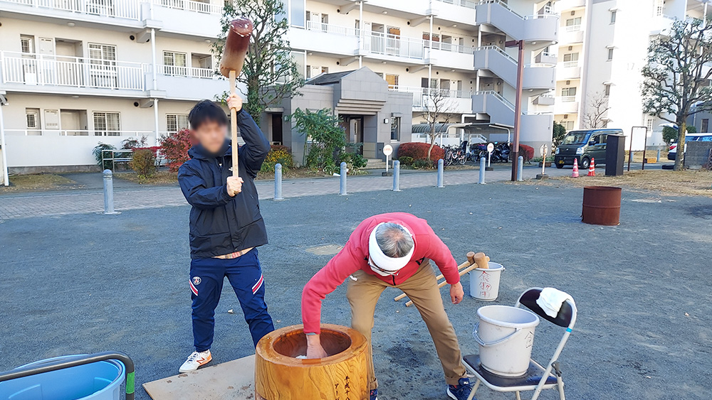 瀬谷第二地区で開催された、餅つき大会のイメージ画像です。