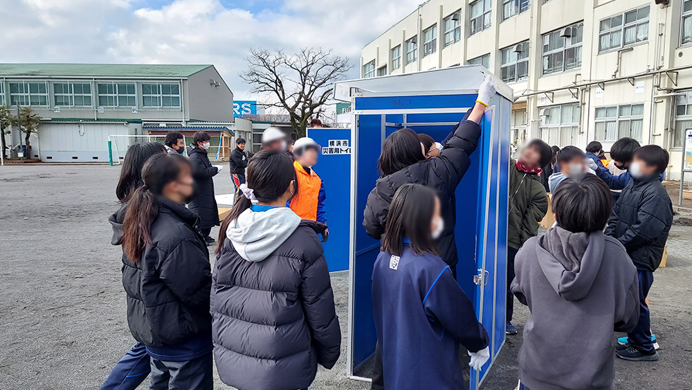 瀬谷第二地区で開催された、小中学校と地域防災拠点との合同訓練のイメージ画像です。