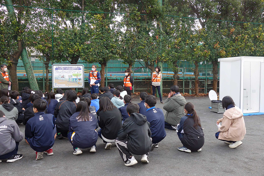 瀬谷第二地区で開催された、小中学校と地域防災拠点との合同訓練のイメージ画像です。