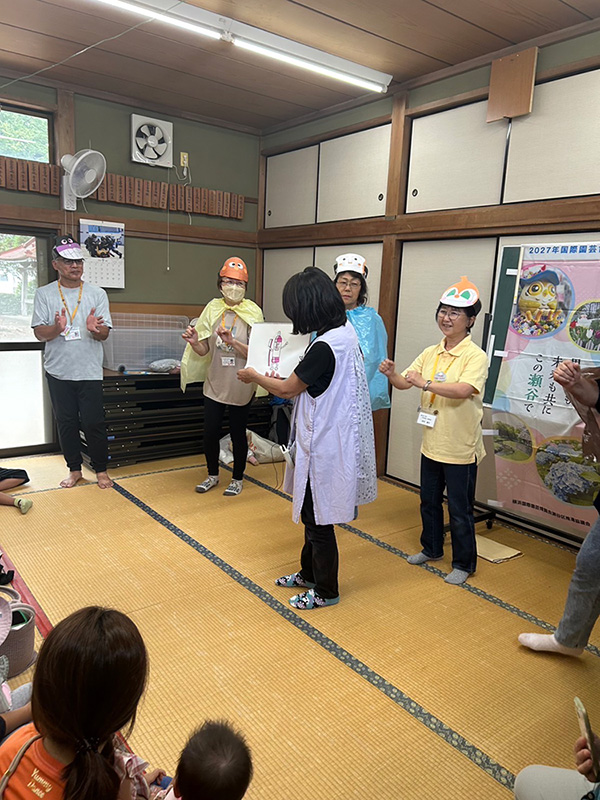 瀬谷第二地区の民生委員児童委員協議会により開催された、子育て交流会「みんなで遊ぼうⅢ〜城所先生と遊ぼう〜」のイメージ画像です。