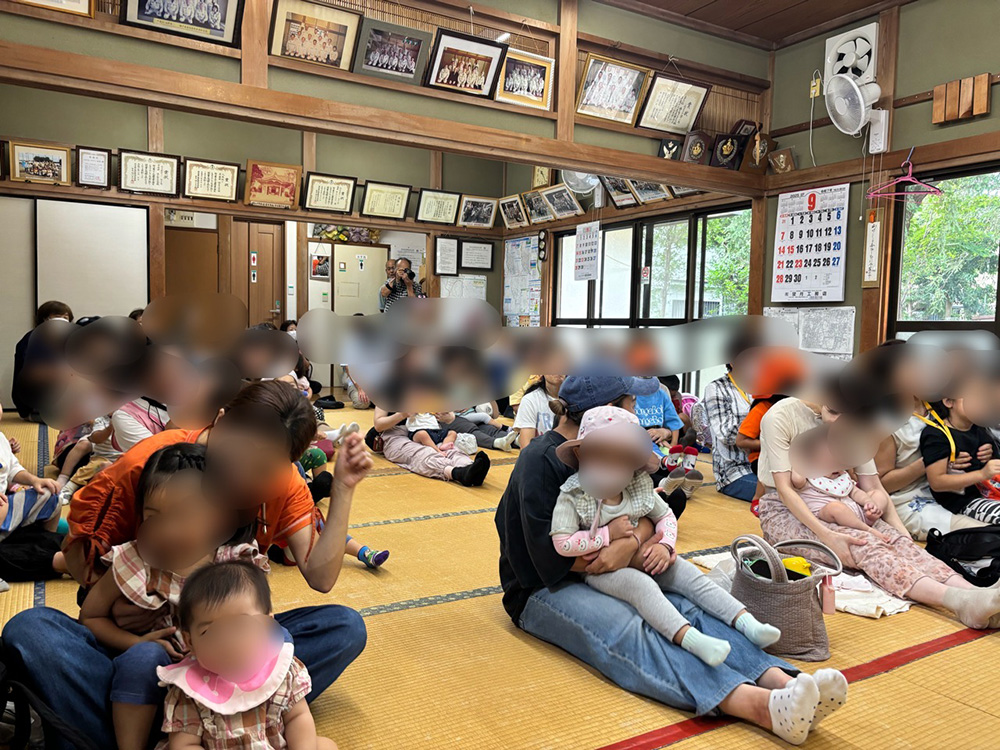 瀬谷第二地区の民生委員児童委員協議会により開催された、子育て交流会「みんなで遊ぼうⅢ〜城所先生と遊ぼう〜」のイメージ画像です。