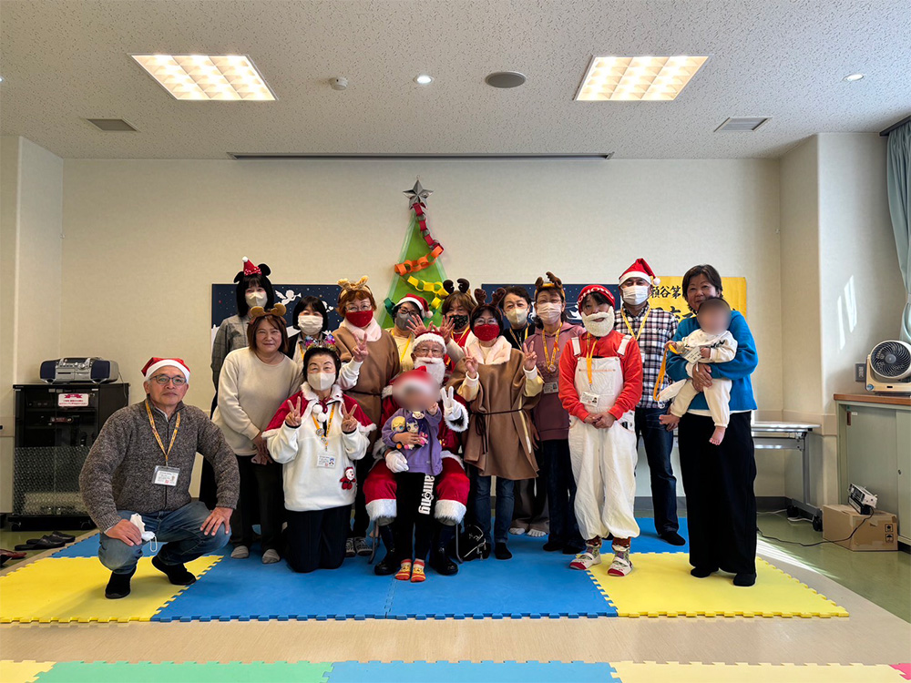 瀬谷第二地区の民生委員児童委員協議会により開催された、子育て交流会「クリスマス会」のイメージ画像です。