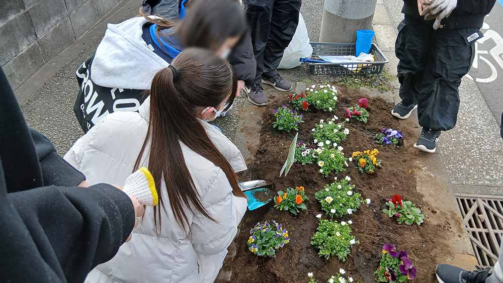 瀬谷第二地区にある、「お花いっぱいプロジェクト」の花植え活動のイメージ画像です。