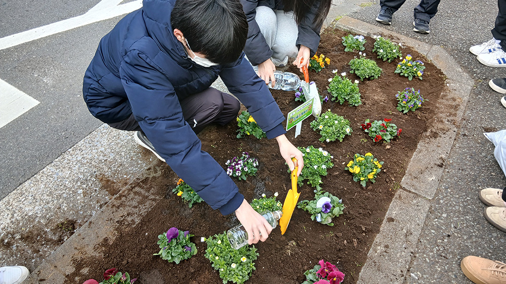 瀬谷第二地区にある、「お花いっぱいプロジェクト」の花植え活動のイメージ画像です。