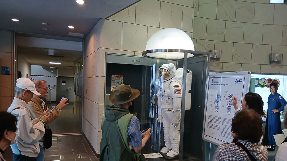瀬谷第二地区の体指OB会で開催された、「筑波宇宙センター見学バスツアー」のイメージ画像です。