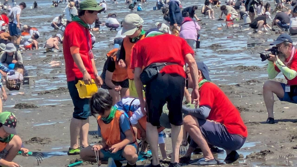 瀬谷第二地区連合自治会で開催された、潮干狩りのイメージです。