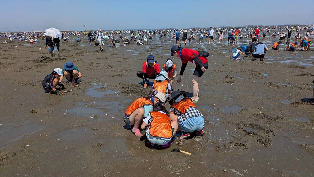 瀬谷第二地区連合自治会で開催された、潮干狩りのイメージです。