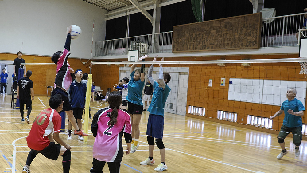 瀬谷第二地区連合自治会で開催された、ソフトバレーボール大会のイメージ画像です。